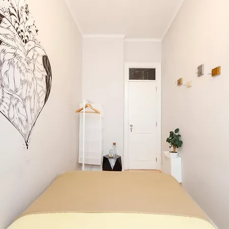 Rooms In Accommodation Shared In Rua Augusta