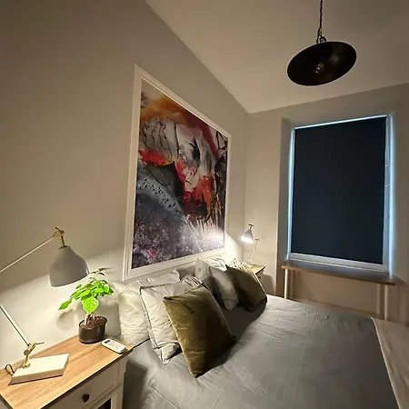 Rooms In Accommodation Shared In Rua Augusta